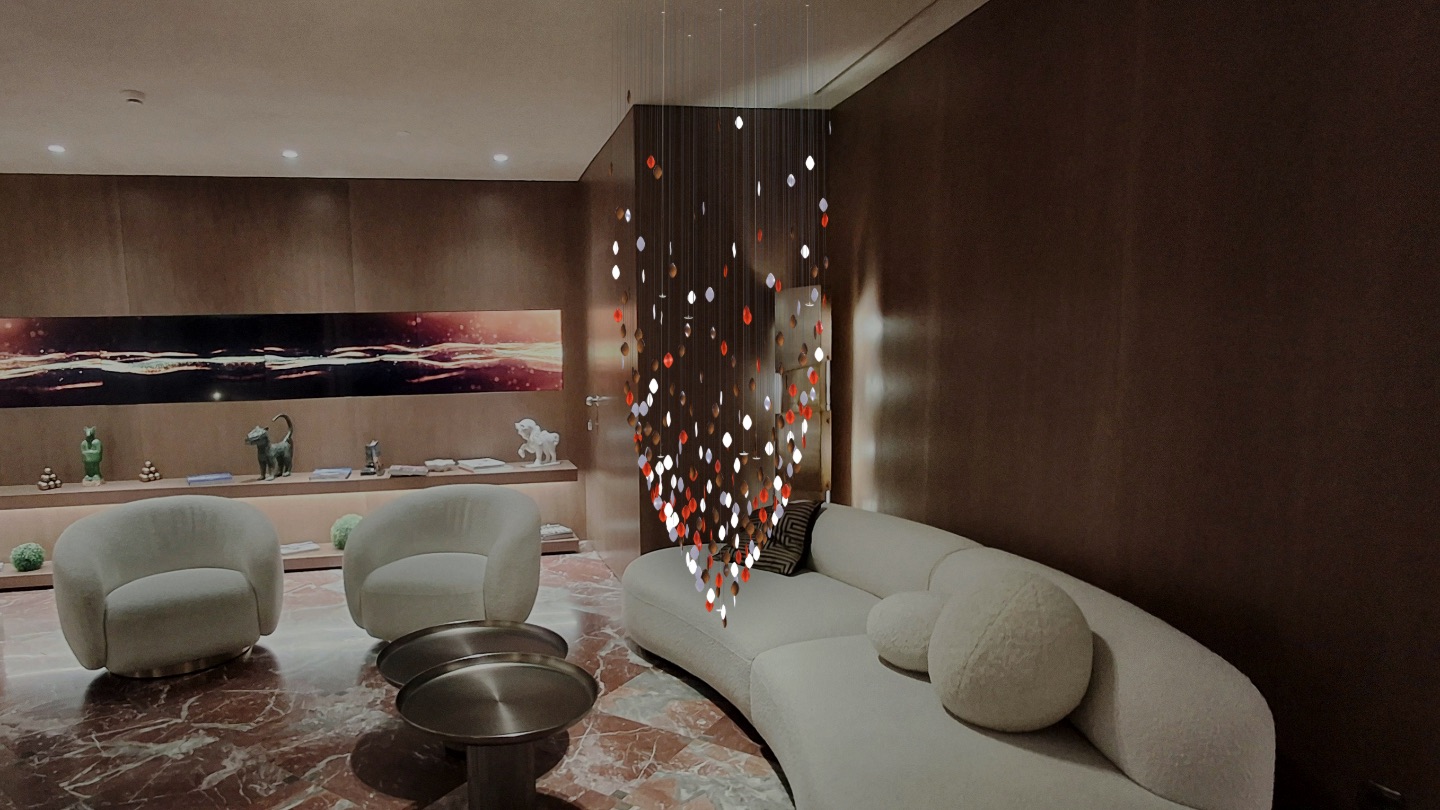 The same installation in its Aurora Dusk finish, with red, silver and bronze leaves